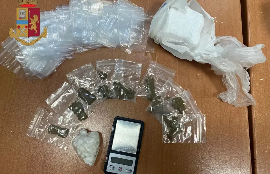 Droga e materiale per spaccio