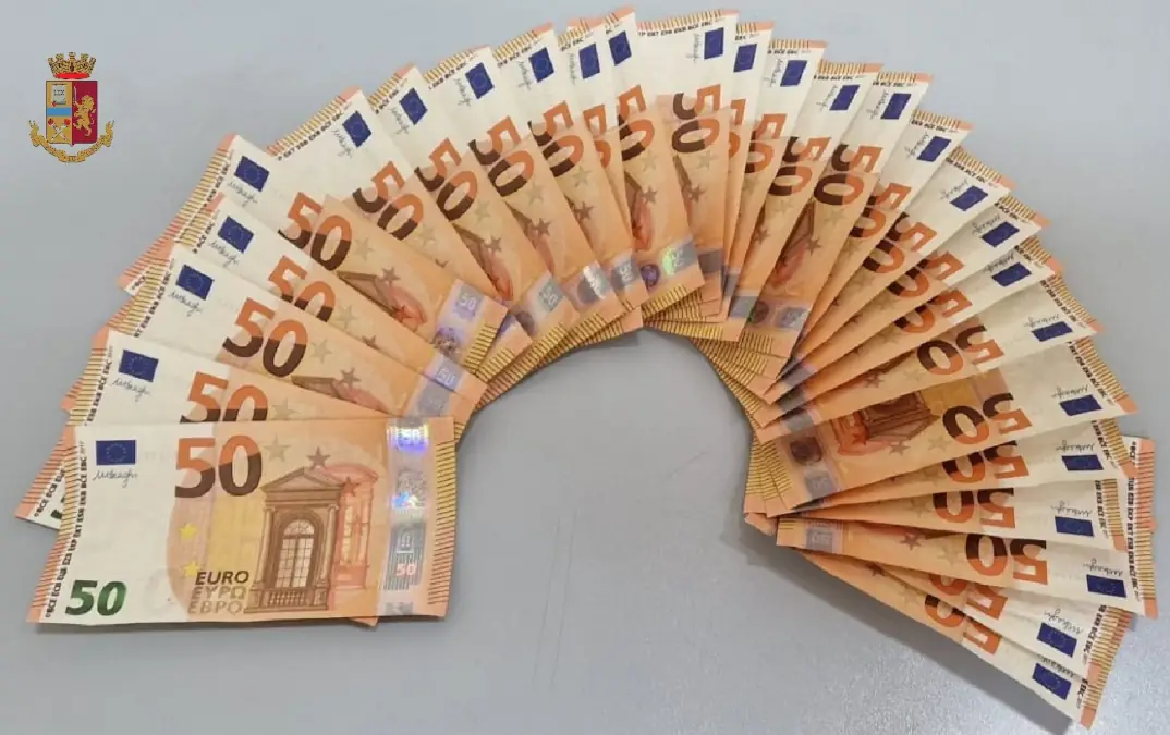 18enne con banconote false