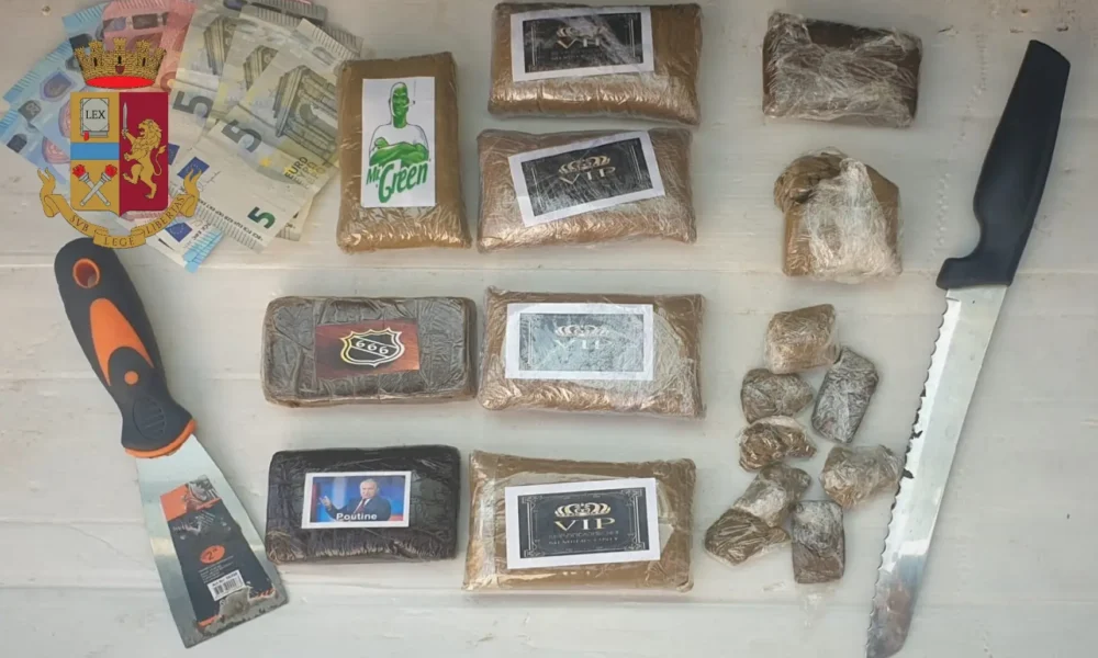 Quasi un chilo di droga in casa