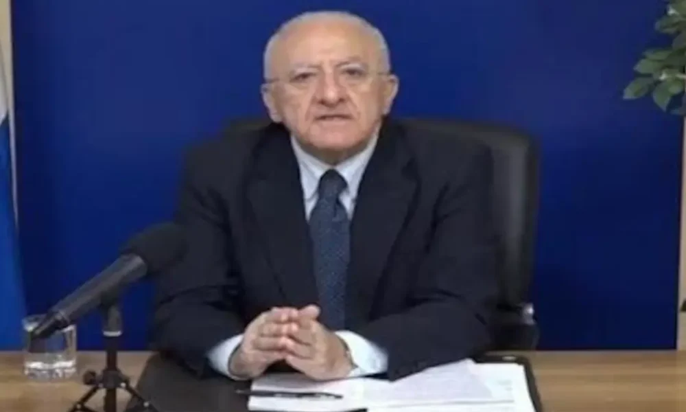 Tra elogi e critiche: De Luca