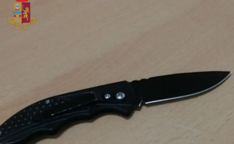 Fermato pluripregiudicato con coltello