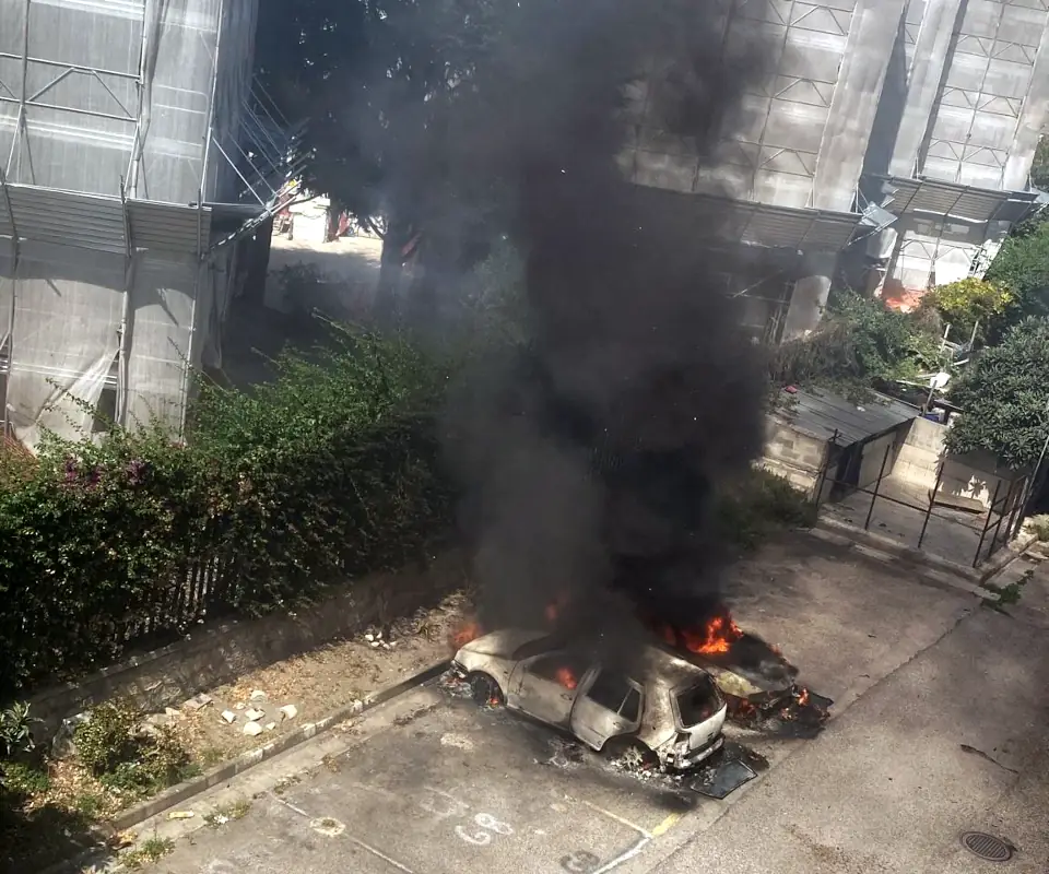 Dà fuoco ad una donna