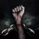 catene mani sangue