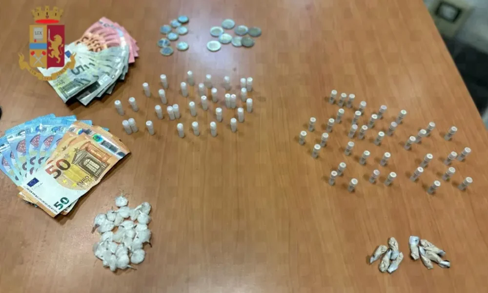 Scampia: sorpreso a spacciare nella Vela