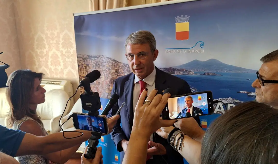 Villaricca: Sergio Costa a via Bologna