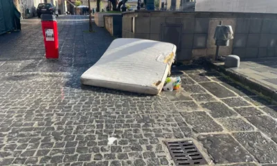 Degrado a Qualiano: abbandonato materasso