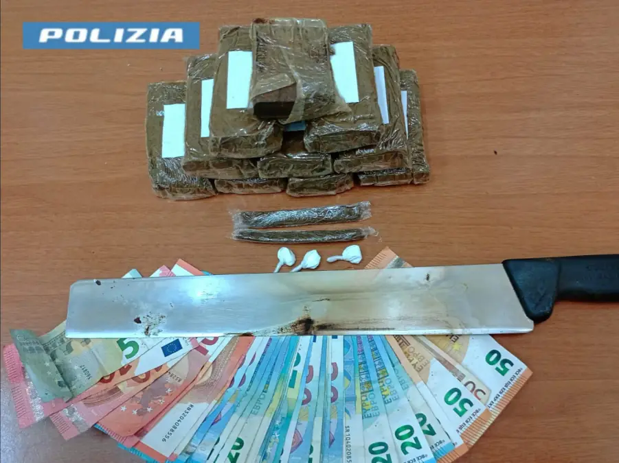 Secondigliano: sorpreso con circa 1 kg
