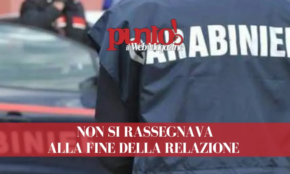 Lumini votivi e simboli di morte per la ex