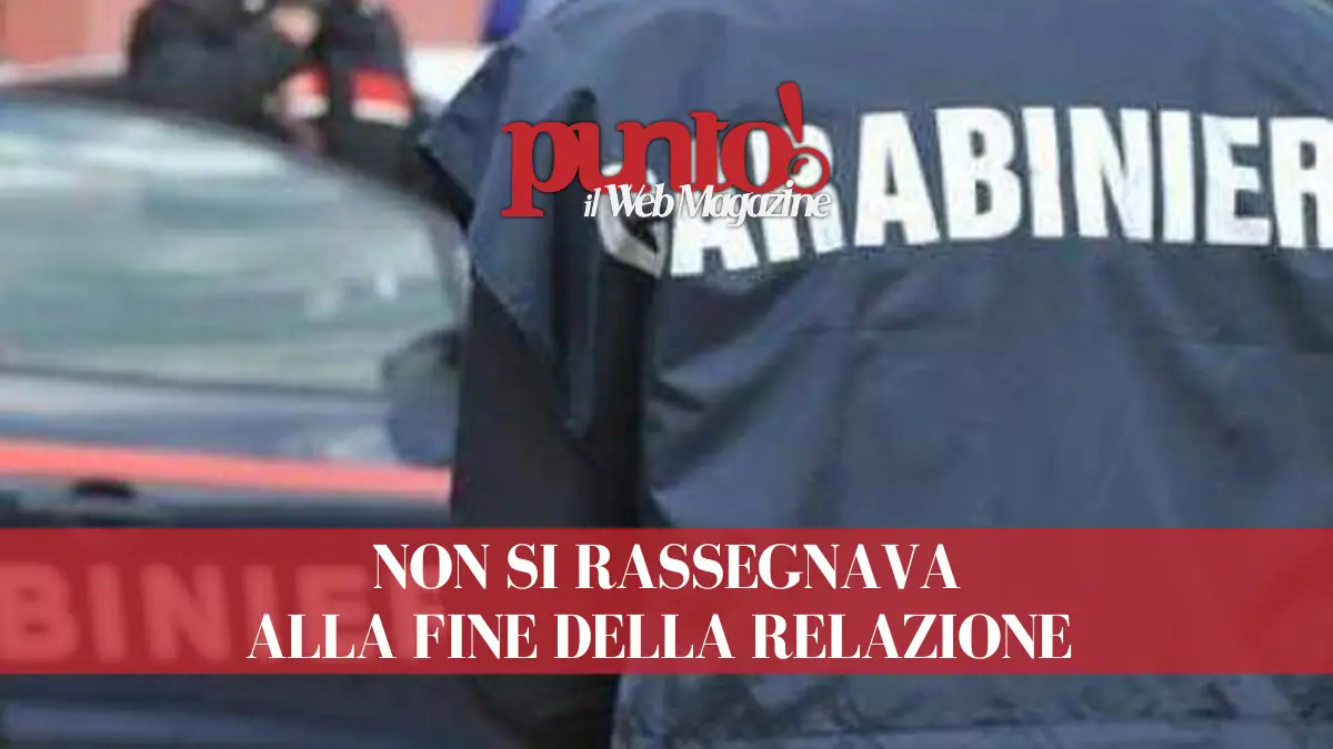 Lumini votivi e simboli di morte per la ex