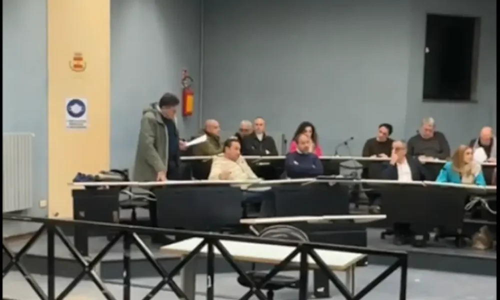Scoppiettante seduta del consiglio comunale di Qualiano