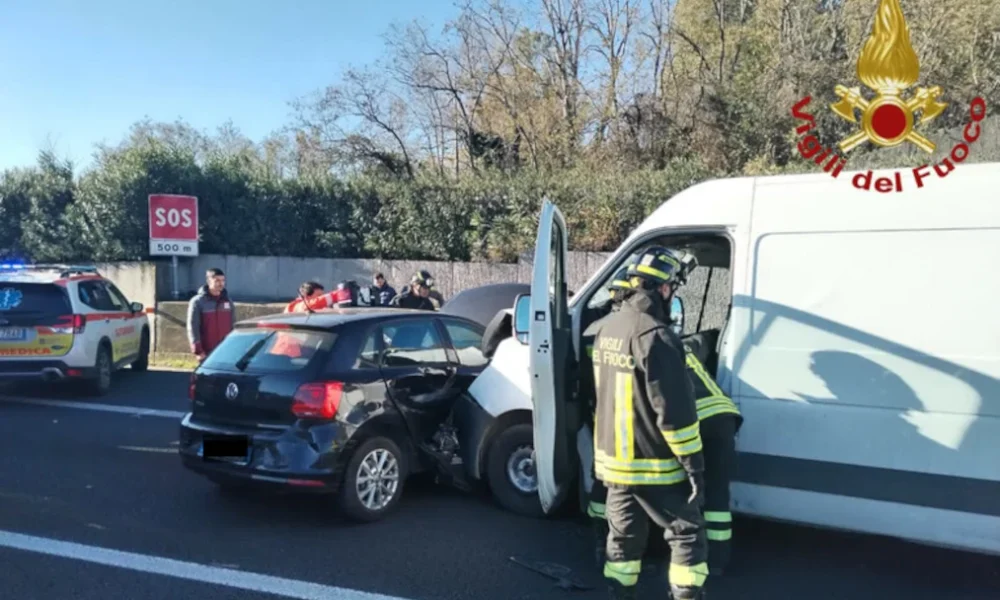 Maxi scontro di auto