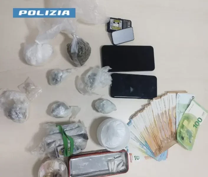 Posillipo: in auto con la droga