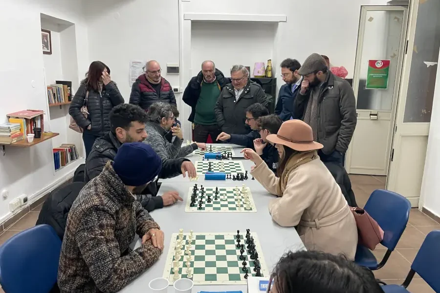 Incontro sulgi scacchi a Qualiano