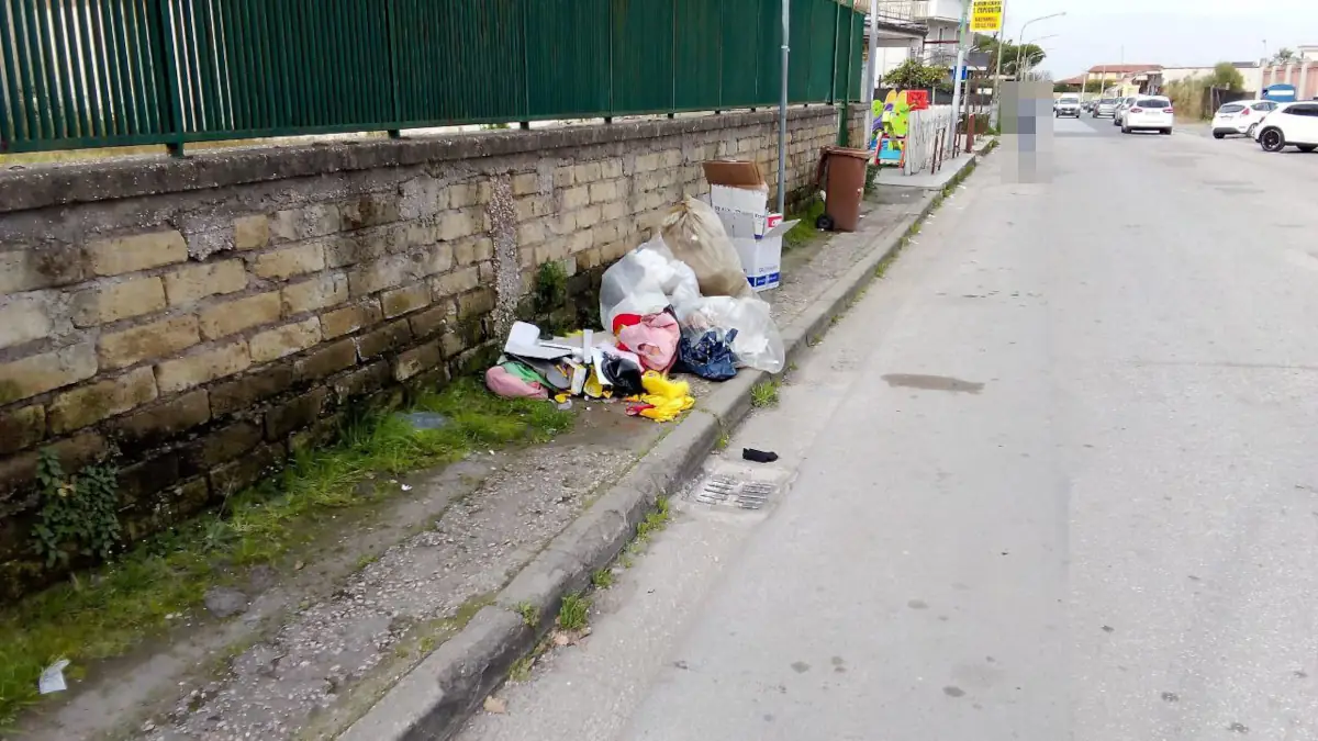 Nuovi rifiuti abbandonati a Qualiano