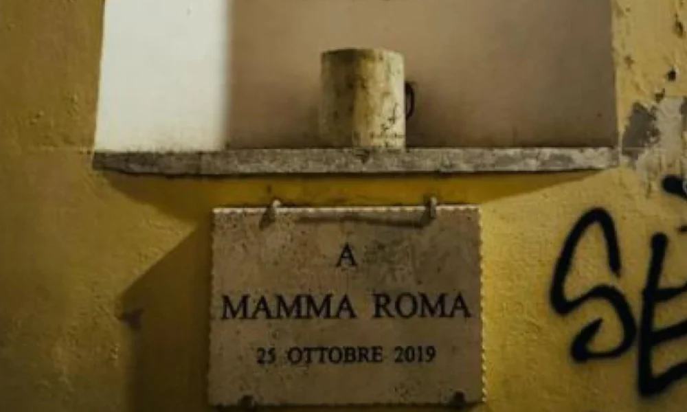 Atto vandalico nel cuore di Roma