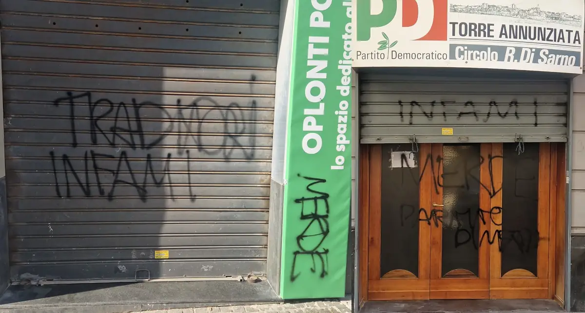 elezioni torre annunziata - raid vandalico
