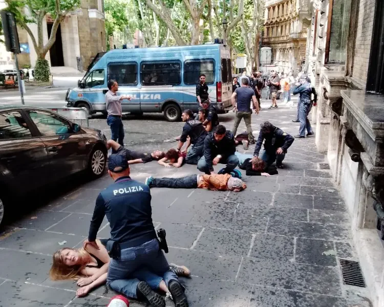 Ultima generazione - intervento della Polizia-2024-05-23_10-32-40