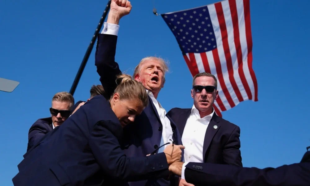 Spari contro Trump."Tentativo di omicidio" secondo l'FBI. Un morto e due feriti il bilancio dell'attentato.