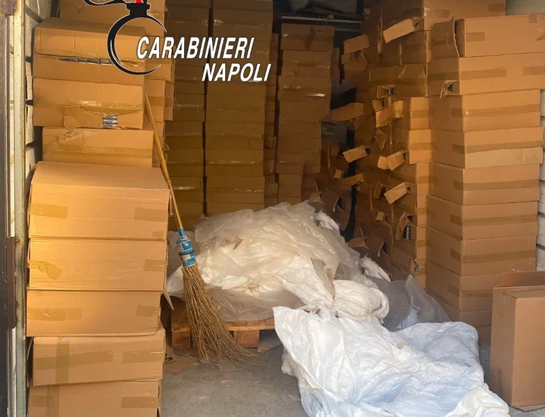 Scampia: maxi sequestro dei Carabinieri, 1 tonnellata e mezza di sigarette di contrabbando