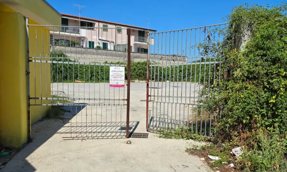 Qualiano ex parcheggio via Berlinguer