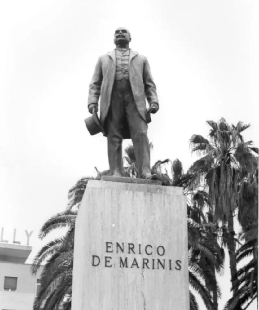 Salerno - Statua di Enrico De Marinis