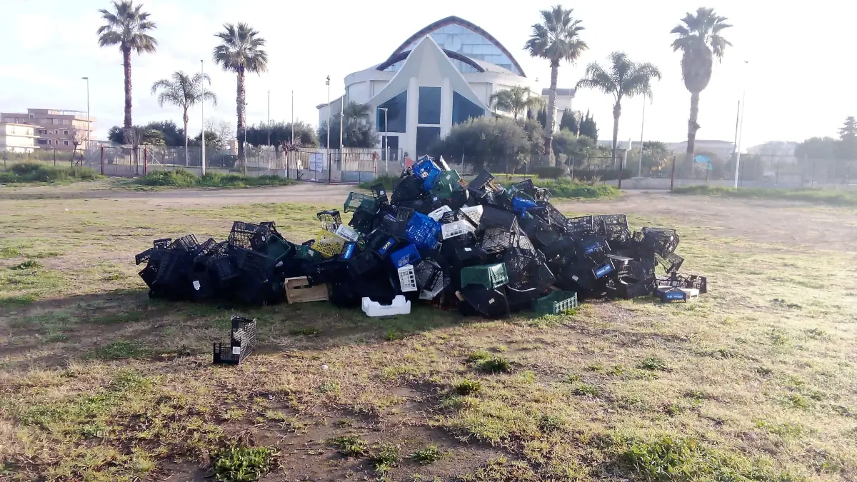 Qualiano - cassette di plastica