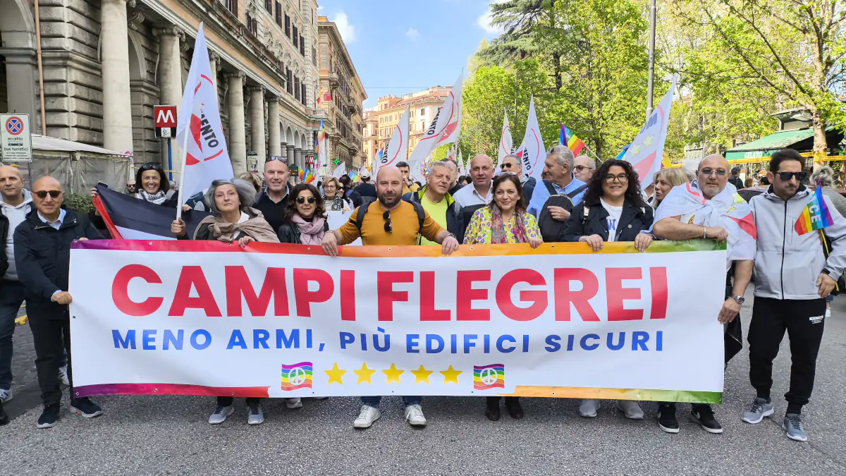 Campi flegrei a roma contro il riarmo e per chiedere misure urgenti per i terremoti