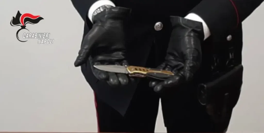 Devianza minolrile- Carabinieri - coltello