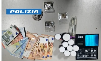 Napoli via carlo poerio - foto della droga e del denaro sequestrata dalla polizia