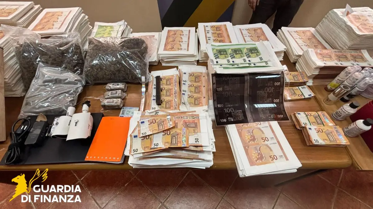 Torre Annunziata - Banconote False e Droga