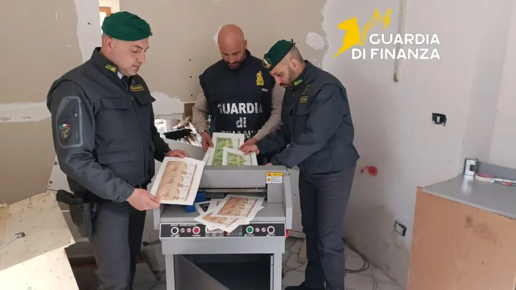 Torre Annunziata - Banconote false e droga