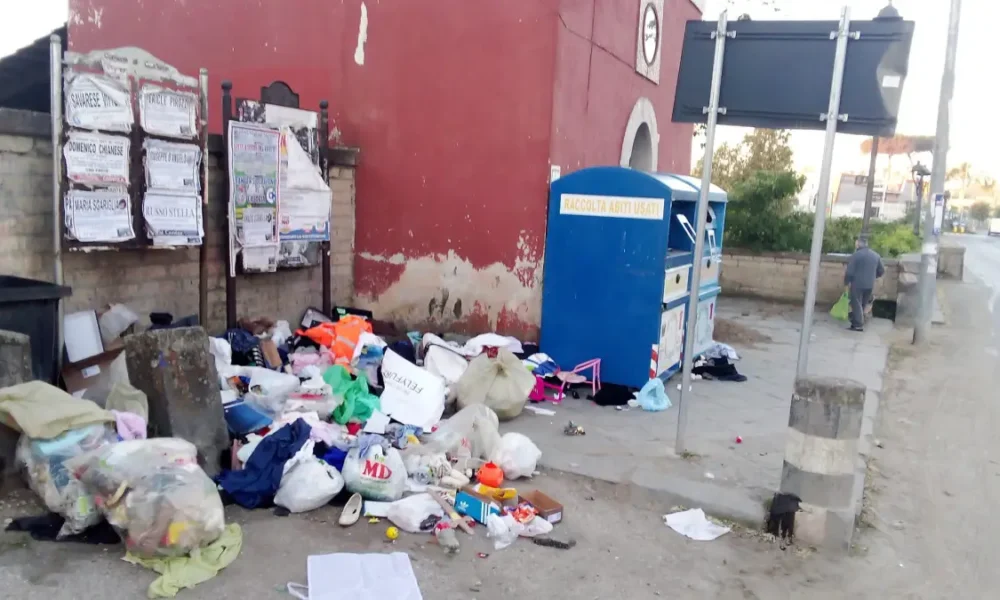 Qualiano rifiuti via campana