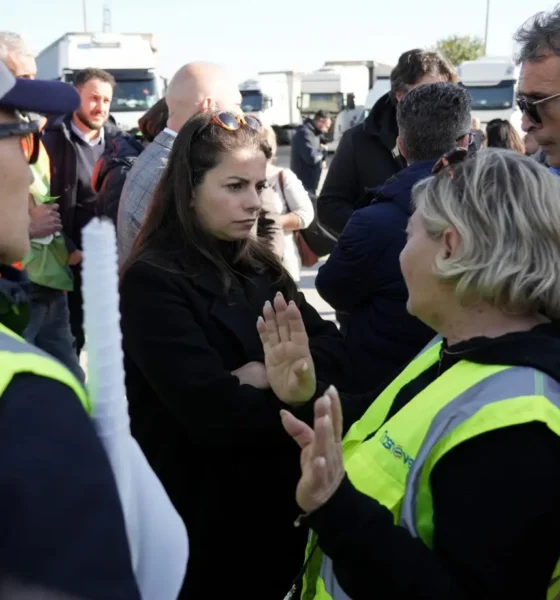 Trasnova - Carmela Auriemma con gli operai