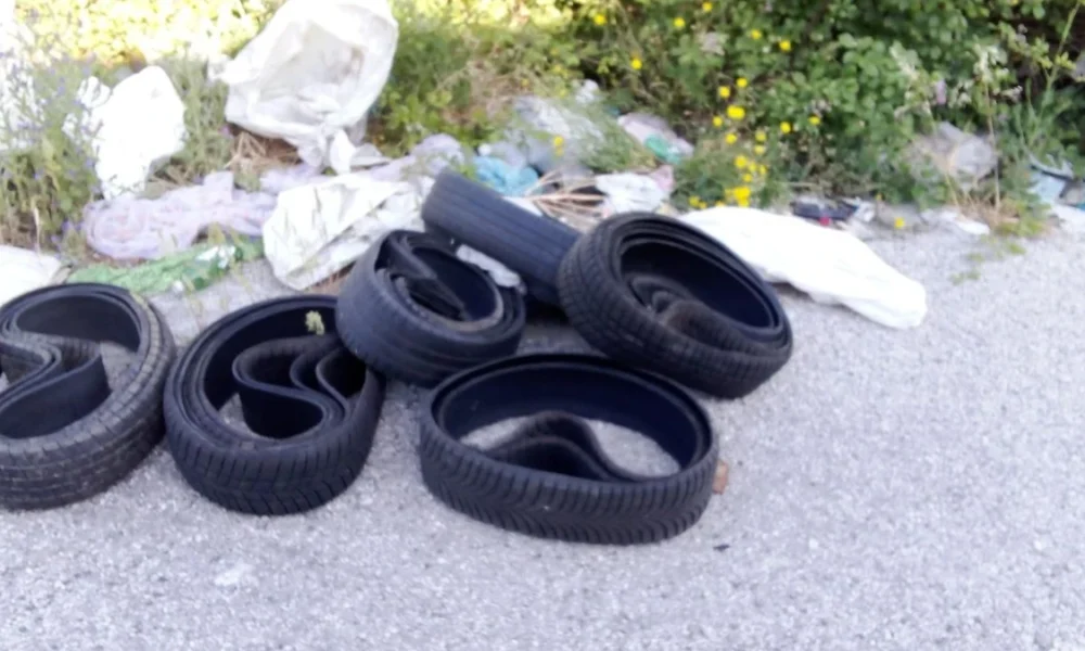 qualiano nuova segnalazione rifiuti in via falcone a fellapane da Puntomagazine.it qualiano nuova segnalazione rifiuti in via falcone a fellapane