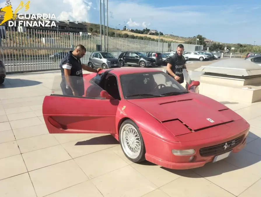 scoperta falsa ferrari guarda di finanza maggio 2026