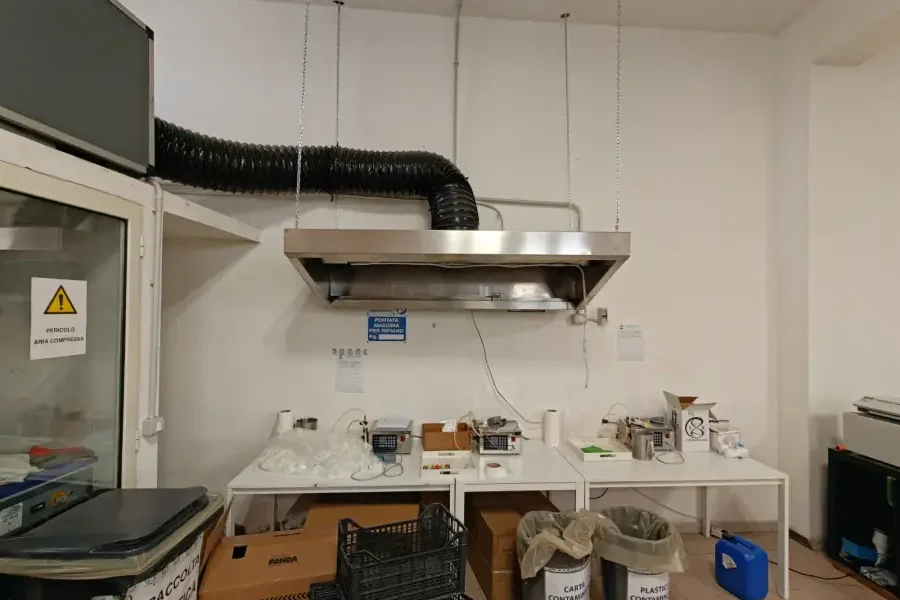 liquidi per sigarette elettroniche sequestrato laboratorio di produzione a casalnuovo da Puntomagazine.it liquidi per sigarette elettroniche sequestrato laboratorio di produzione a casalnuovo