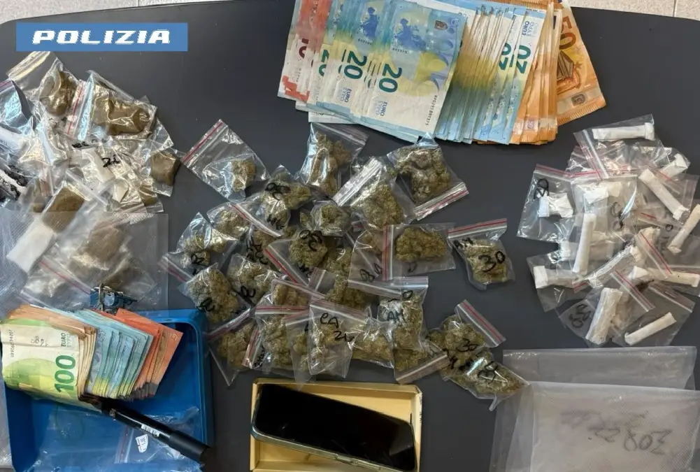 Giugliano - droga e denaro sequestrati
