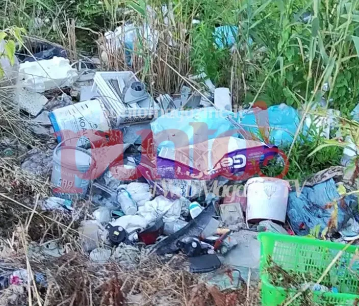 Rifiuti nel Canale di via Pacchianella a Giugliano