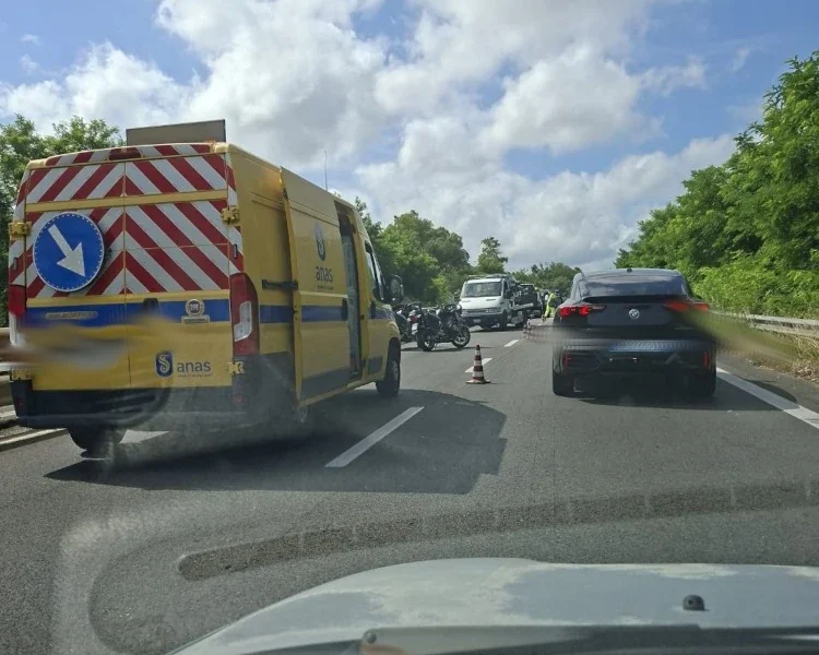 incidente sulla ss7 verso pozzuoli traffico rallentato questa mattina da Puntomagazine.it incidente sulla ss7 verso pozzuoli traffico rallentato questa mattina