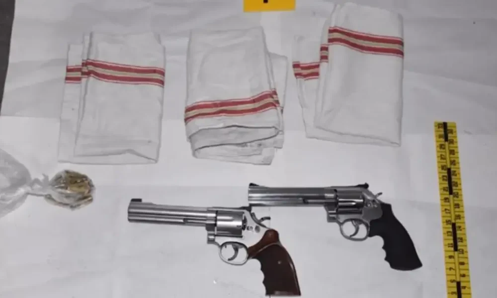 arsenale e droga nascosti in casa arrestato un uomo nel napoletano da Puntomagazine.it arsenale e droga nascosti in casa arrestato un uomo nel napoletano