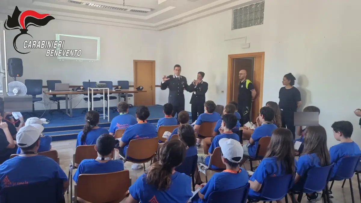 Benvento, Carabinieri incontrano i giovani del campo scuola della protezione civile