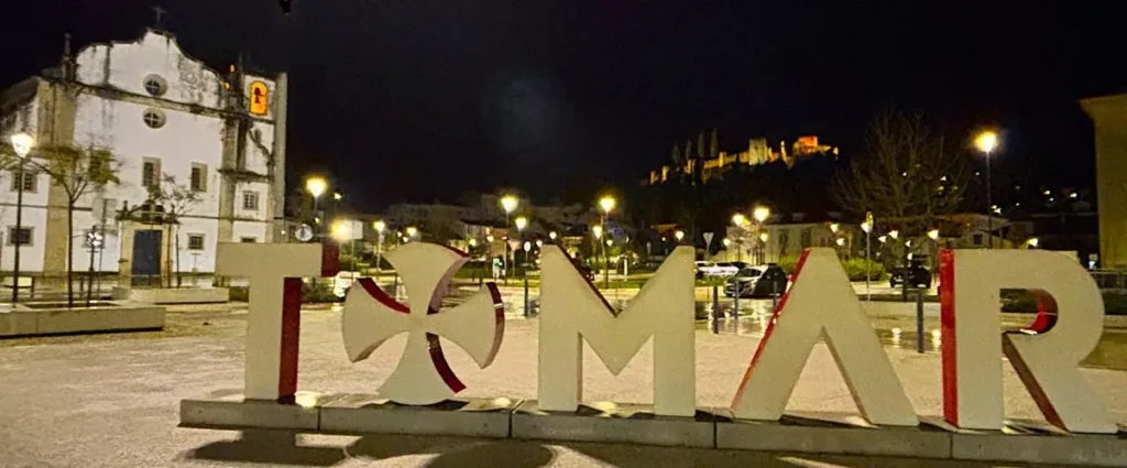 Centro storico di Tomar con lo sfondo della fortezza - Foto: Dominga Ciccarelli