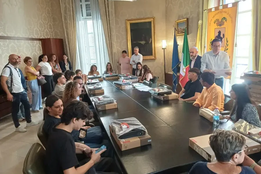 premio al merito scolastico 251 pc agli studenti pi249 brillanti da Puntomagazine.it premio al merito scolastico 251 pc agli studenti pi249 brillanti