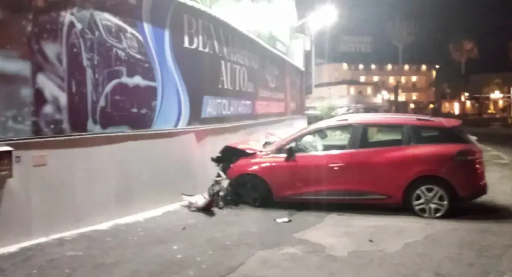 qualiano nuovo incidente sulla circumvallazione auto contro muro da Puntomagazine.it qualiano nuovo incidente sulla circumvallazione auto contro muro