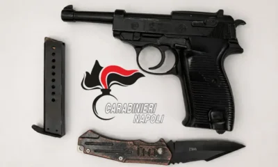 Napoli Quartieri spagnoli - coltello e pistola