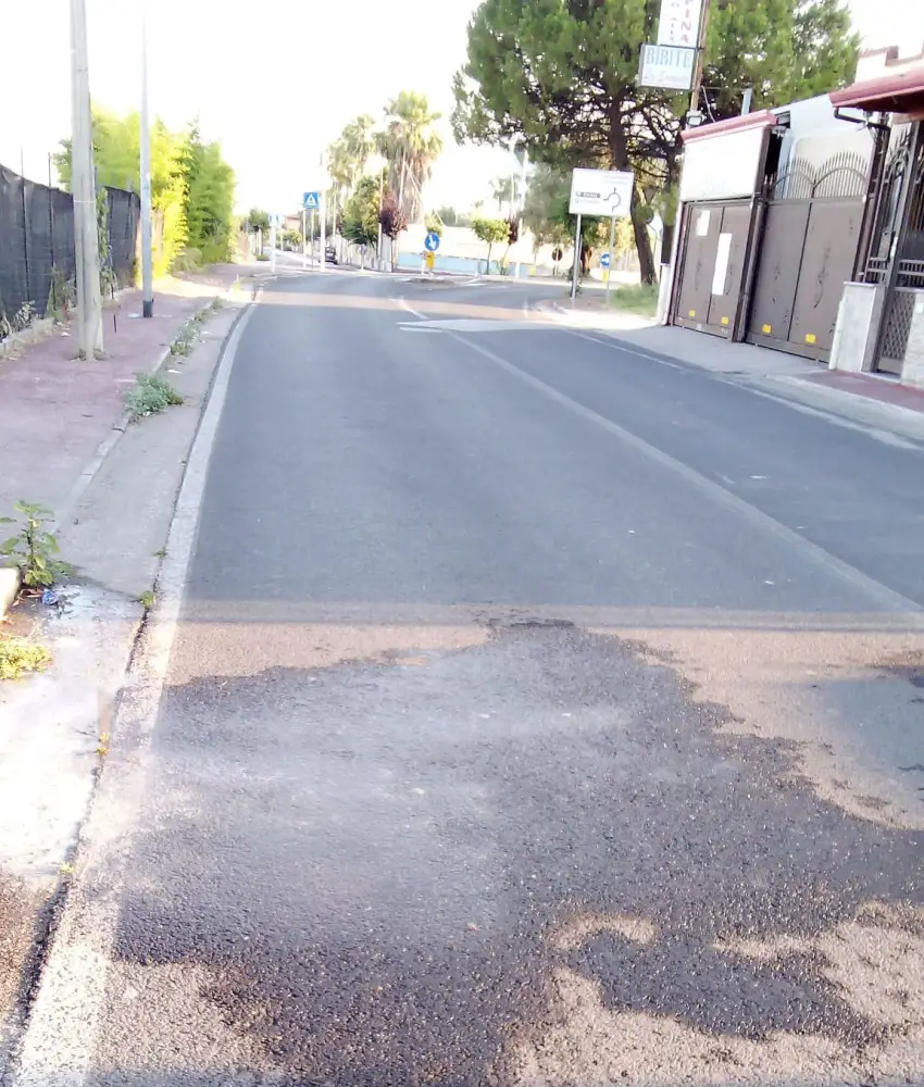 Qualiano - perdita d'acqua in via falcone