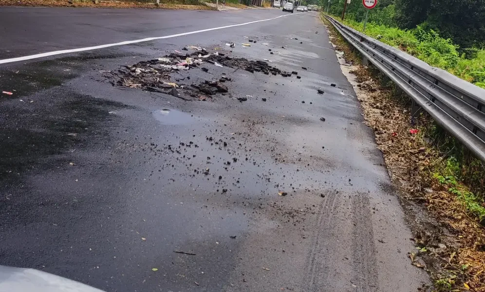 qualiano via ripuaria rifatta e gi224 danneggiata manto cede dopo pioggia da Puntomagazine.it qualiano via ripuaria rifatta e gi224 danneggiata manto cede dopo pioggia