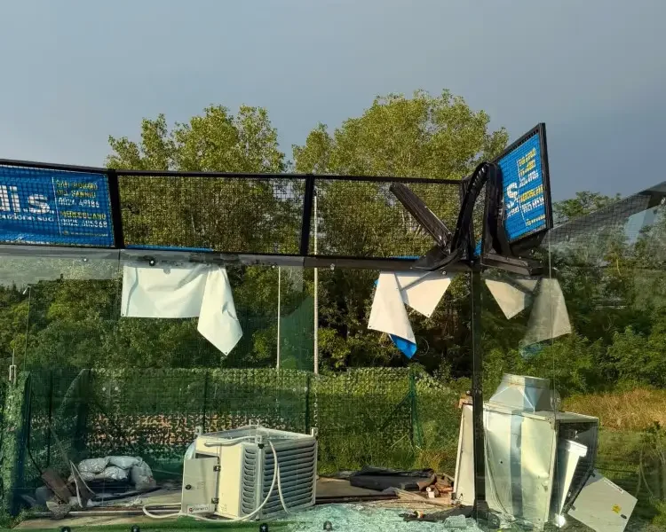 nubifragio a san nicola manfredi devastato l8217appia padel club da Puntomagazine.it nubifragio a san nicola manfredi devastato l8217appia padel club