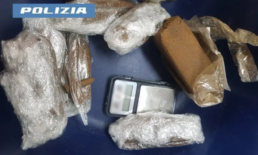 acerra droga in auto e in casa arrestato un 33enne da Puntomagazine.it acerra droga in auto e in casa arrestato un 33enne