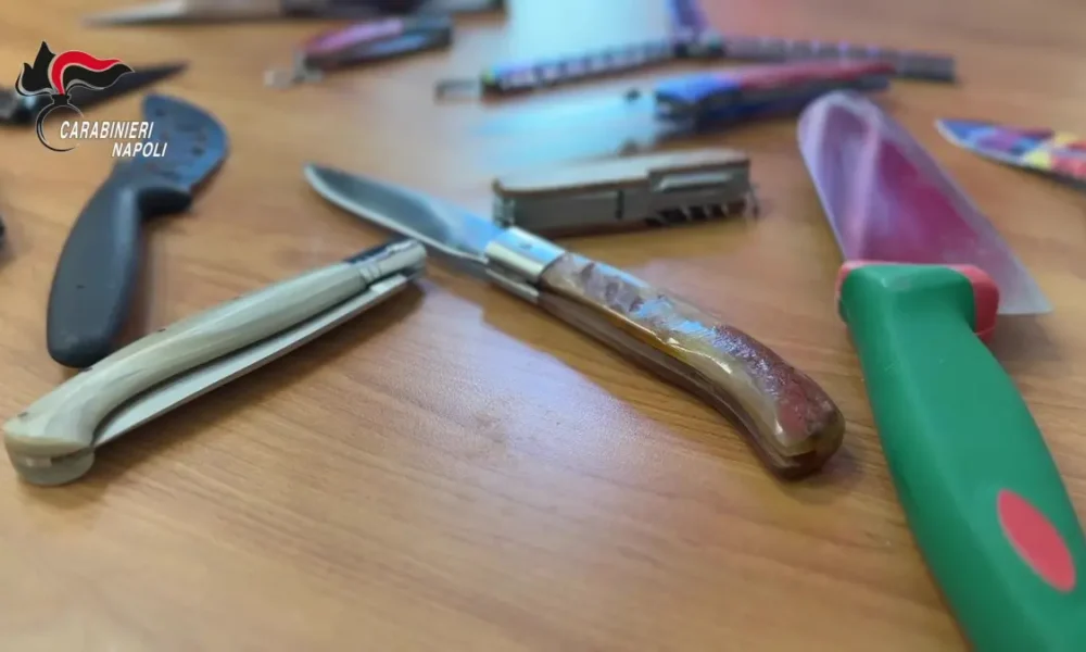 terzigno 14enne arriva a scuola con un coltello nello zaino denunciato da Puntomagazine.it terzigno 14enne arriva a scuola con un coltello nello zaino denunciato